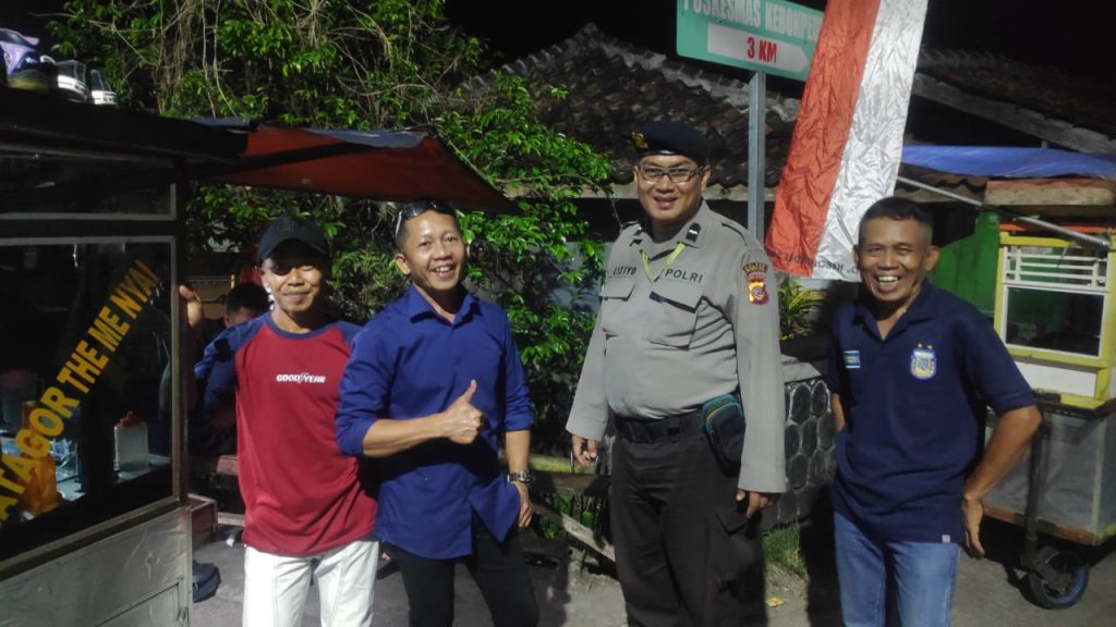 Patroli Polsek Kebonpedes Himbau Warga Tentang Penggunaan Listrik Guna Antisipasi Bahaya Kebakaran