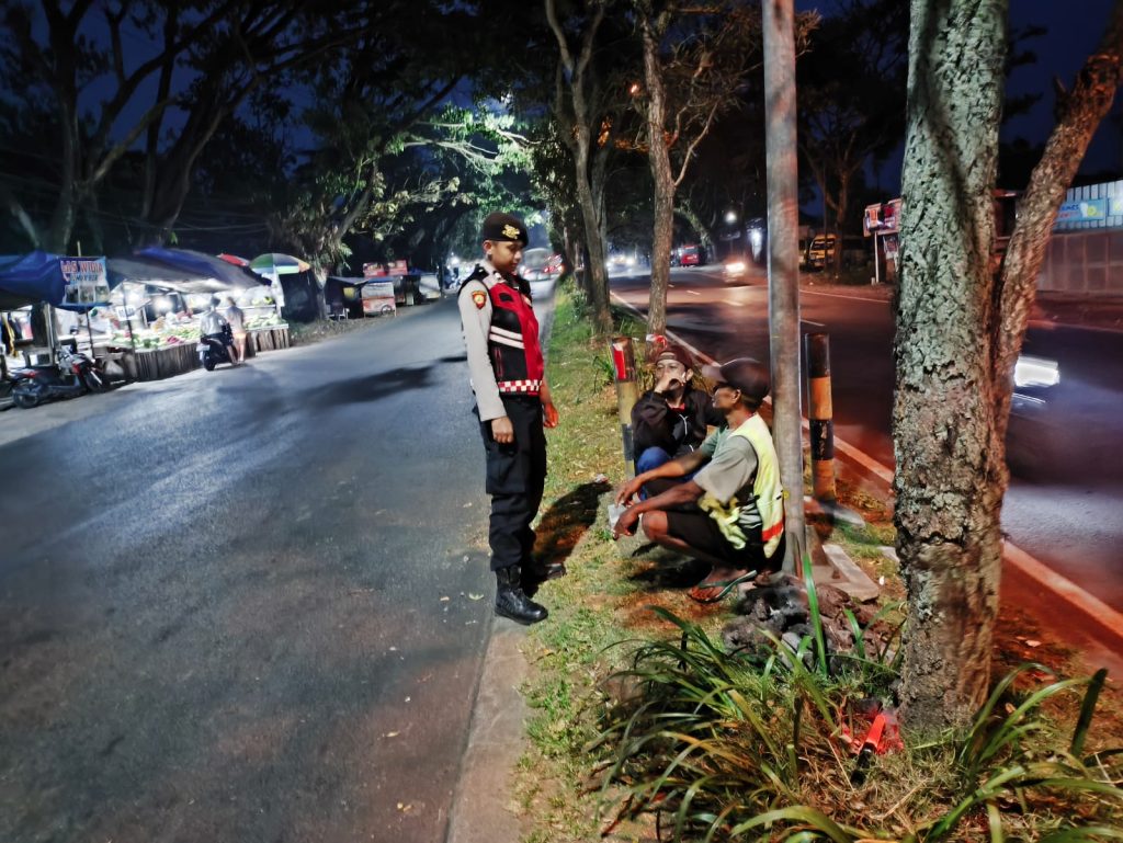 Polsek Baros tingkatkan giat patroli malam wujud kepedulian akan keamanan  warga