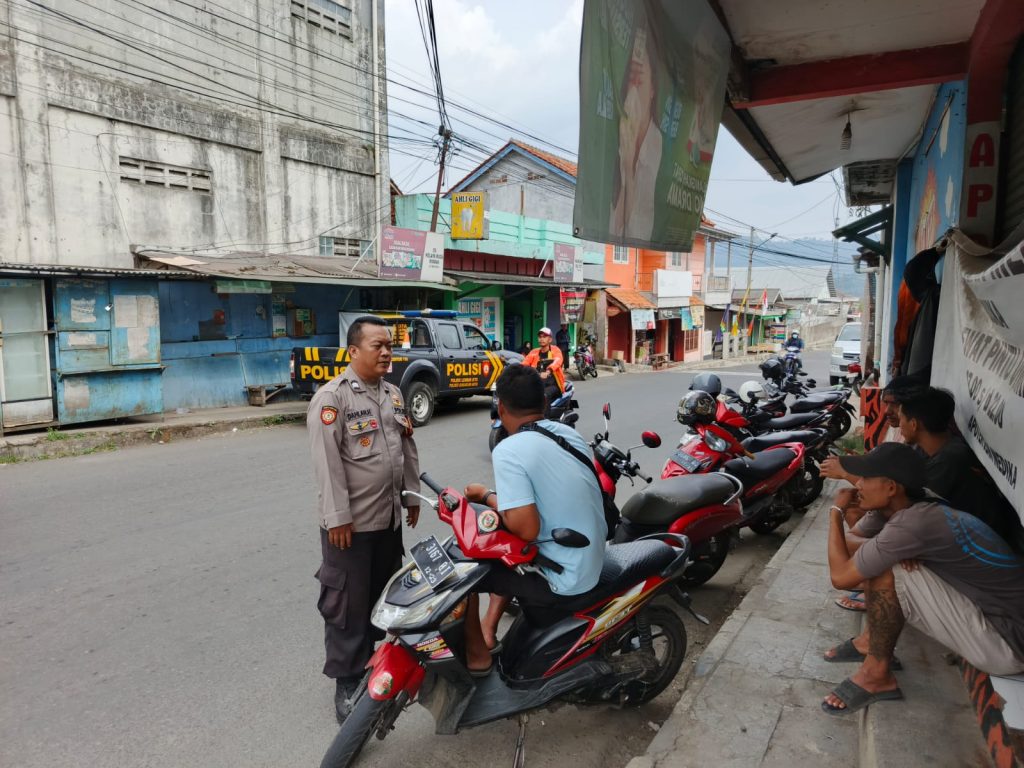 Sambangi Ojeg Pangkalan, Polsek Lembursitu Beri Himbauan Kamtibmas