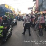 Unit Lantas Polsek Sukalarang Laksanakan Gatur Lalin Saat Jam Masuk Karyawan