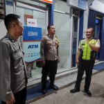 Personil Polsek Sukalarang Patroli Malam Hari Sambangi ATM BRI Cegah Kejahatan Perbankan