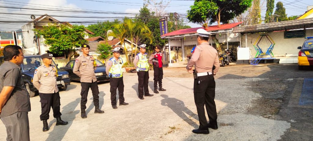 Apel Pagi Sebagai  Bentuk Kesiapsiagaan Polri dalam meningkatkan  Kedisiplinan Personil Polsek Baros.