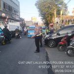 Antisipasi Kemacetan Pagi, Unit Lantas Polsek Sukalarang Melaksanakan Gatur Lalin Saat Jam Masuk Karyawan