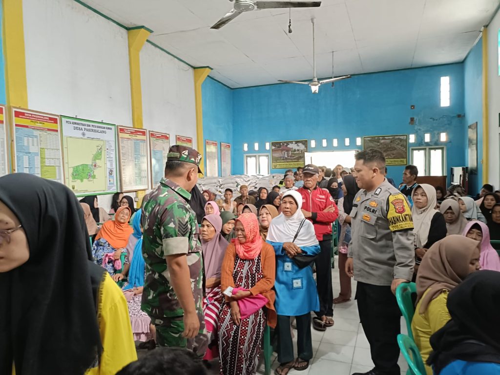 Bhabinkamtibmas Polsek Sukaraja Polres Sukabumi Kota Melaksanakan Kegiatan Monitoring Pembagian Bantuan Beras