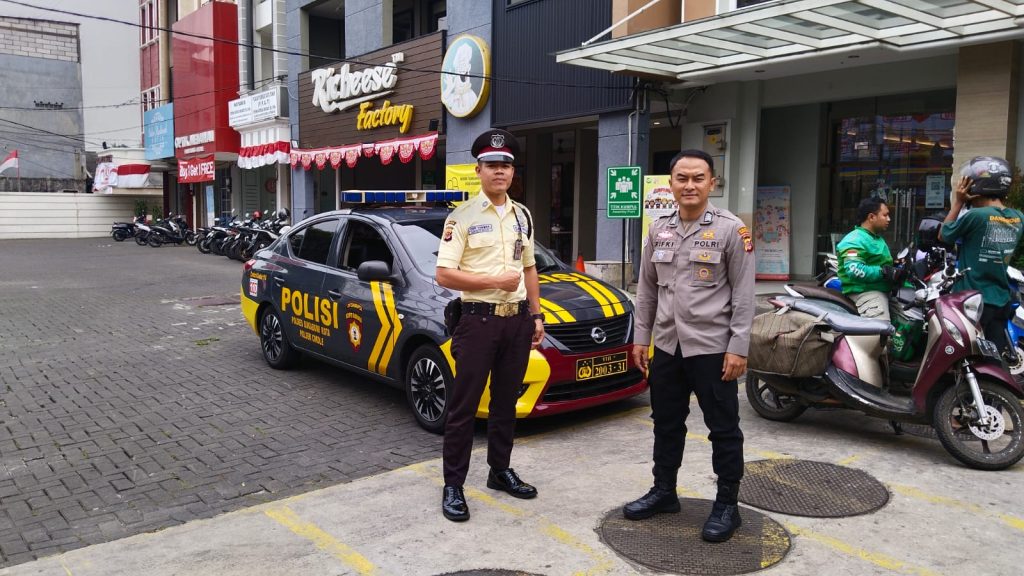 Bhabinkamtibmas Polsek Cikole Laksanakan Giat Sambang Dengan Satpam