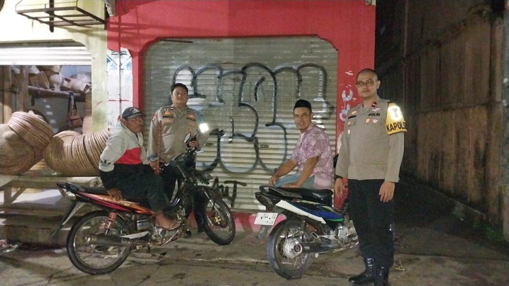 Polsek Kadudampit laksanakan KRYD malam minggu antisipasi gukamtibmas.