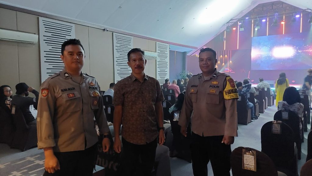 Minggu Kasih, Polsek Cisaat  Berikan Pengamanan Ibadah Kebaktian Minggu Gereja GBI MNCC Sukabumi