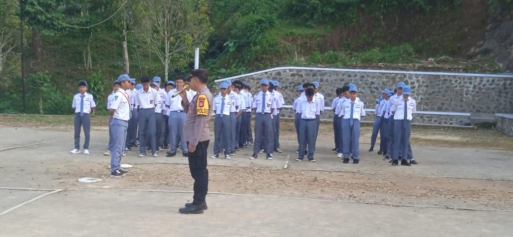 Polsek Cisewu Berikan Pembinaan Kepada Siswa Siswi SMKN 11 Garut