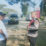 Guna menciptakan keamanan yang kondusif, unit Samapta Polsek Cibeureum Patroli Dialogis dan Sambangi Warga