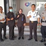 Cegah Aksi Kejahatan, Anggota Bhabinkamtibmas berikan Himbauan Kamtibmas Kepada Security