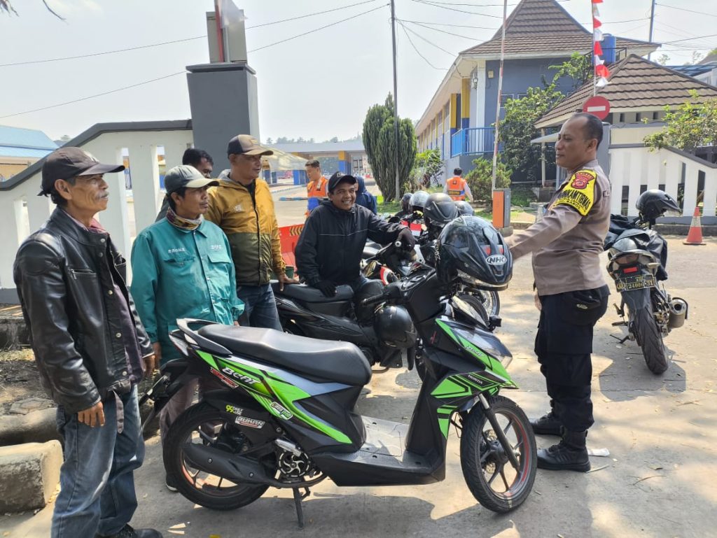 Wujudkan keamanan dilingkungan,  Bhabinkamtibmas hadir ditengah Ojeg Terminal