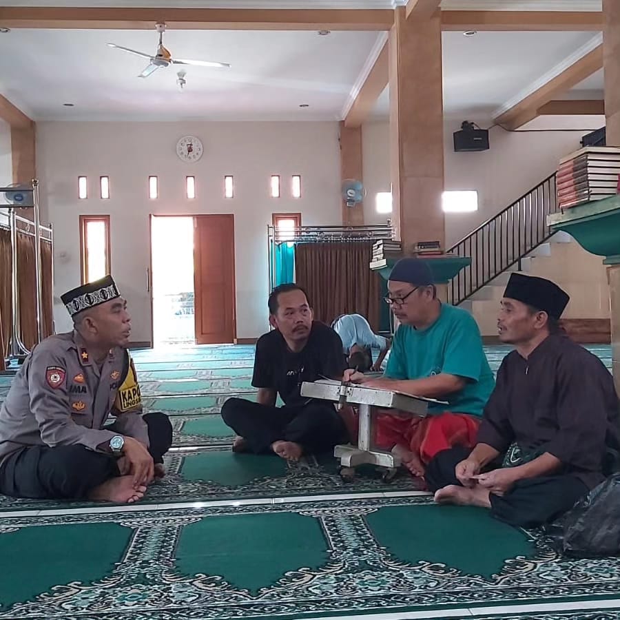 Jum’at Curhat bersama Kapolsek Baros gelar Jum’at Curhat bersama DKM Masjid Al.Muawanah Baros