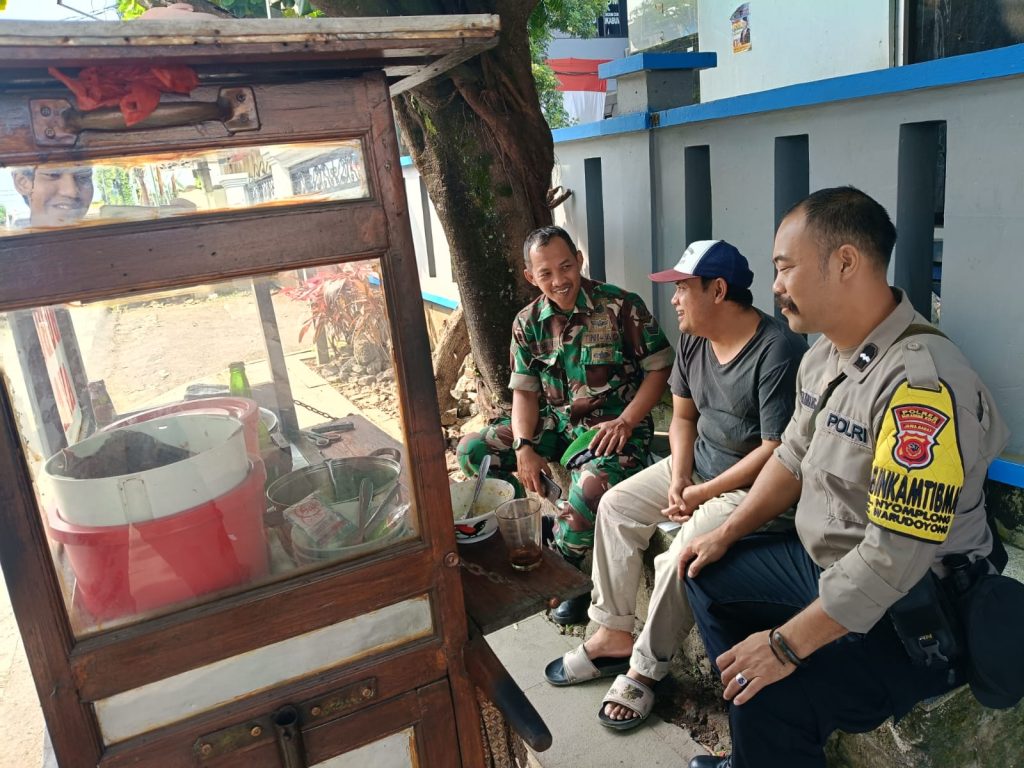 Datangi Warga Langsung, Babinkamtibmas Berikan Himbauan Gukamtibmas