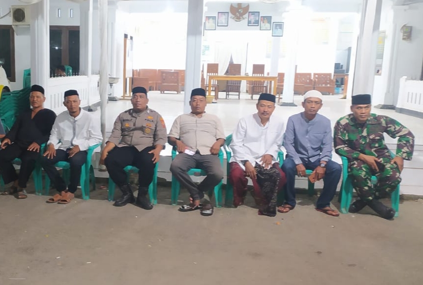 Sinergitas Bhabinkamtibmas dan Bhabinsa Pulasaren Polsek Seltim wujudkan Kamtibmas