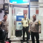 Personil Samapta Polsek Sukalarang Patroli Malam Hari Sambangi ATM BRI Cegah Kejahatan Perbankan