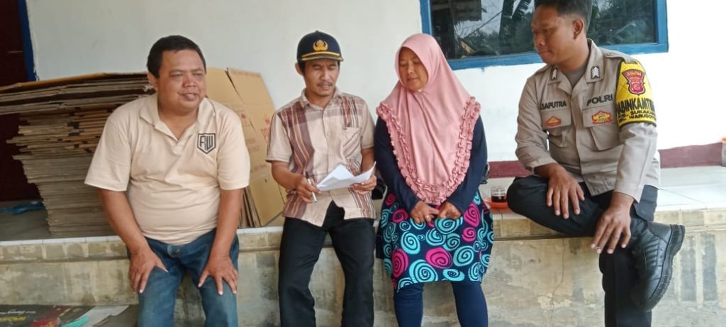 Bhabinkamtibmas Bersinergi dengan Babinsa Sambangi Warga Untuk Tingkatkan Harkamtibmas