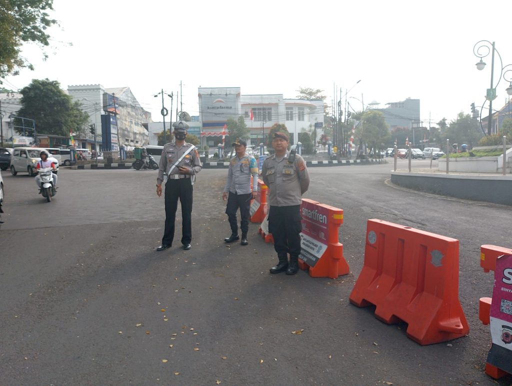 Polsek Cikole Laksanakan Giat Pengamanan Upacara HUT RI Ke 79 Di Lapang Merdeka Kota Sukabumi