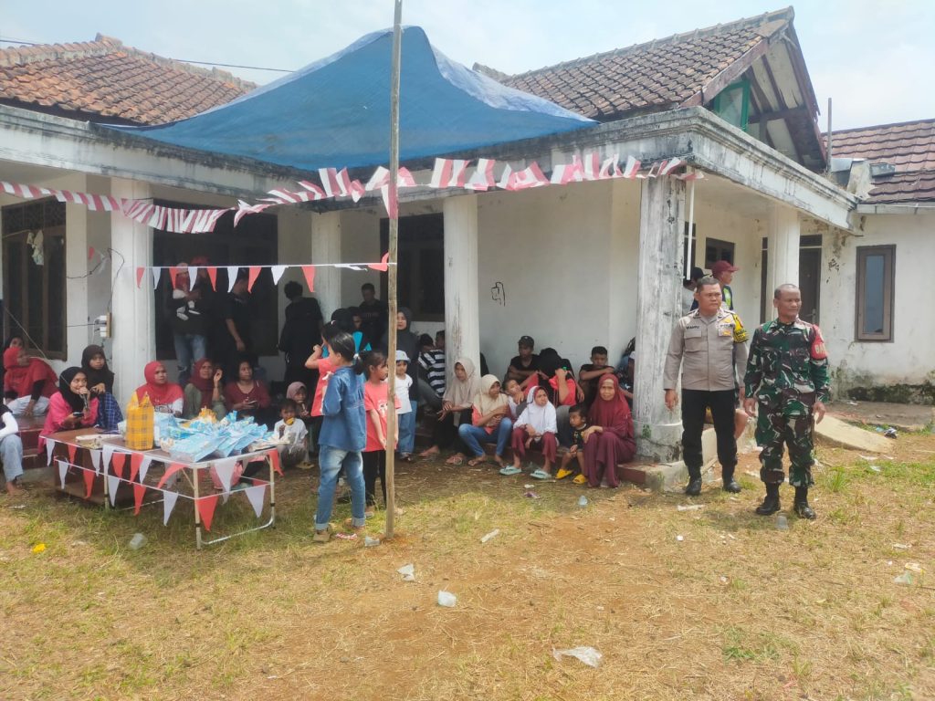 Bhabinkamtibmas Polsek Sukaraja Melaksanakan Pemantauan Dan Monitoring Giat Lomba Agustusan