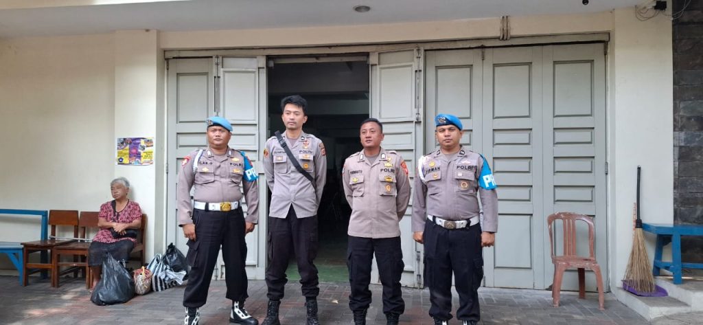 Ciptakan Keamanan, Polisi Polsek Sukalarang Rutin Pam Gereja Setiap Hari Minggu