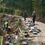 Bhabinkamtibmas Desa Selawangi dengan Babinsa Selawangi Melaksanakan Sambang Kepada Warga