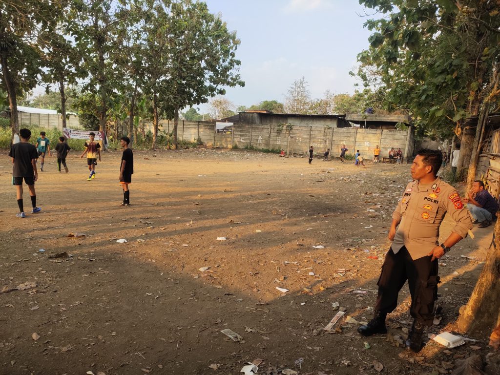 Berbaur dengan warga memeriahkan HUT Ke 79 Kemerdekaan RI. Patroli hadir ditengah warga caringin