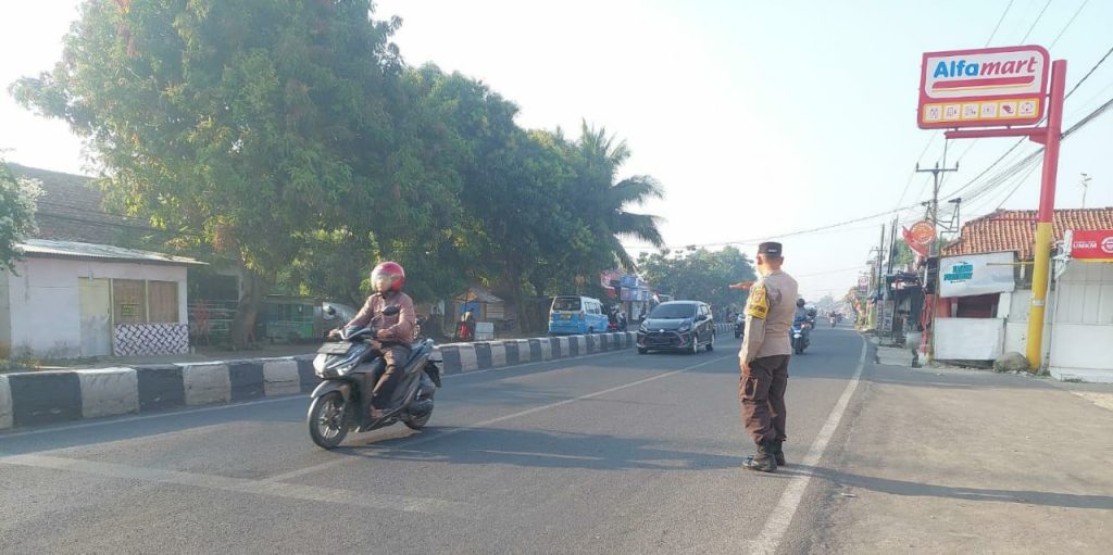 Anggota Polsek Kedawung melaksanakan yanmas lewat Gatur pagi