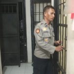 KSPKT Bersama Anggota Jaga Rutin Cek Dan Control Ruang Tahanan Polsek Sukalarang Antisipasi Tahanan Melarikan Diri