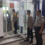 Personil  Polsek Sukalarang Patroli Malam Hari Sambangi ATM BRI Cegah Kejahatan Perbankan