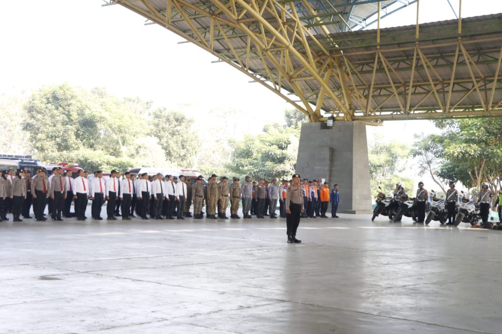 Ribuan Personil Gabungan Ikuti Apel Gelar Pasukan Operasi Mantap Praja Lodaya 2024 di Kabupaten Bandung