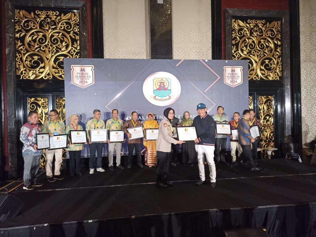 Polresta Bandung Raih Penghargaan Public Service Of The Year Jabar & Banten 2024