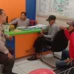 Bhabinkamtibmas Polsek Cibeureum Sambangi Warga / Perangkat Kelurahan  dan berikan himbauan Kamtibmas