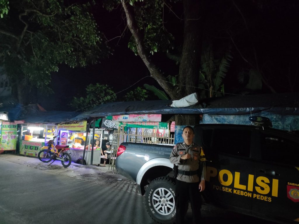 Polsek Kebonpedes Tingkatkan Keamanan Melalui Patroli Malam Di Titik Rawan Gukamtibmas