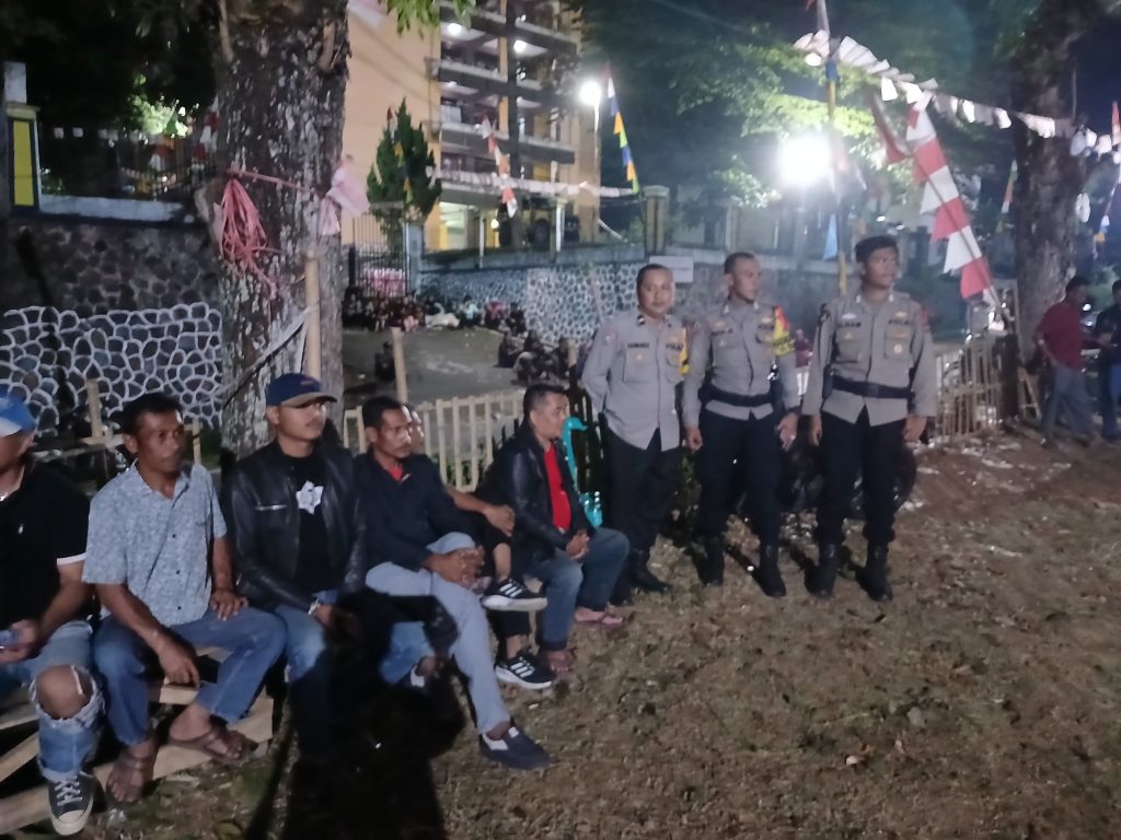 Antisipasi Gukamtibmas, anggota patroli  Polsek Lembursitu Polres Sukabumi Kota Gencar Laksanakan Patroli Malam Hari