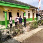 Kapolsek Baros Implementasikan program kerja Kapolres Sukabumi kota. Ngariung bareng warga Caringin Rw.010