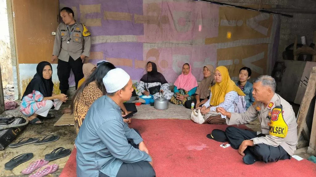 Polsek Sukaraja Mendengarkan Masukan dan Saran Yang Disampaikan Warga Saat Ngariung Bareng