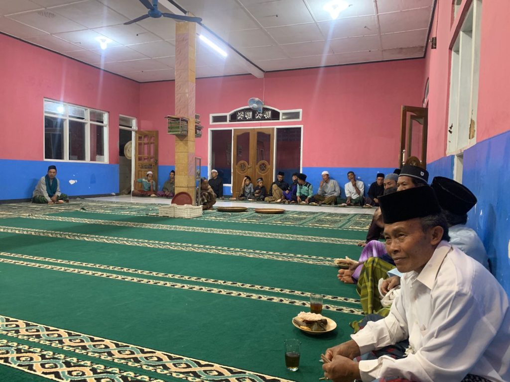 Bhabinkamtibmas Polsek Cireunghas  Laksanakan Silaturahmi Dengan DKM Masjid