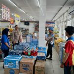 Sampaikan Himbauan Kamtibmas Kepada Karyawan Minimarket saat Patroli Siang