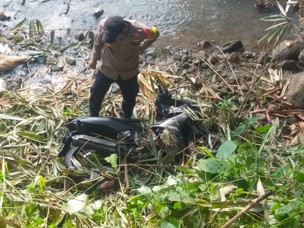 Responsif laporan warga, Polsek Baros amankan R2 Yamaha MX dibantaran sungai cisuda