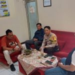 Bhabinkamtibmas kecapi Polsek Seltim Polres Cirebon Kota sambang warga