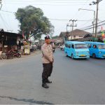 Antisipasi kemacetan pagi, anggota polsek Gunungguruh laksanakan gatur lalin pagi di simpang tiga pangleseran