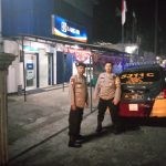 Personil Samapta Polsek Sukalarang Patroli Malam Hari Sambangi ATM BRI Cegah Kejahatan Perbankan