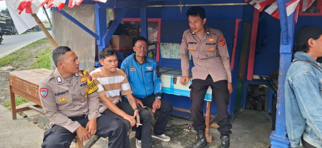 Ngobrol Bersama Masyarakat, Patroli Dialogis Siang Petugas Sampaikan Pesan Kamtibmas