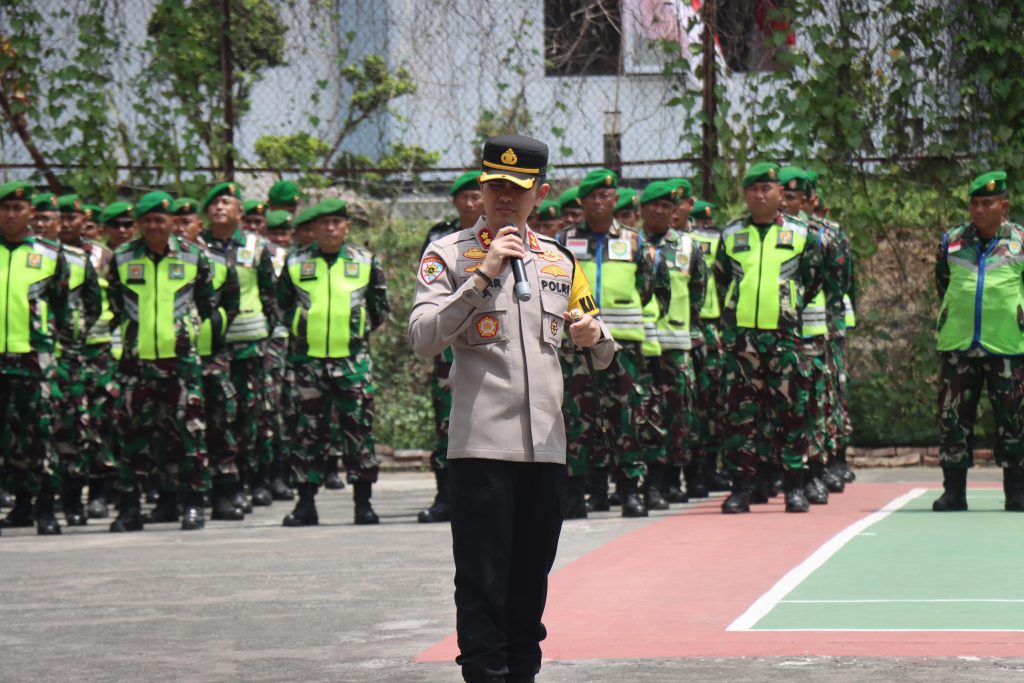 Kapolres Garut Pimpin Pengamanan Aksi Unjuk Rasa Dengan Humanis