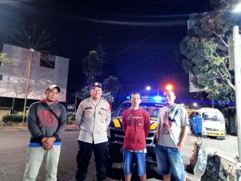 Patroli mobile rutin Polsek Lembursitu  untuk mengantisipasi gangguan kamtibmas  di wilayah hukum polsek Lembursitu