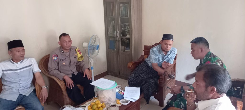 Ciptakan rasa aman, SinegritasTNI-Polri sambangi dan jalin Silaturrahmi  Kamtibmas