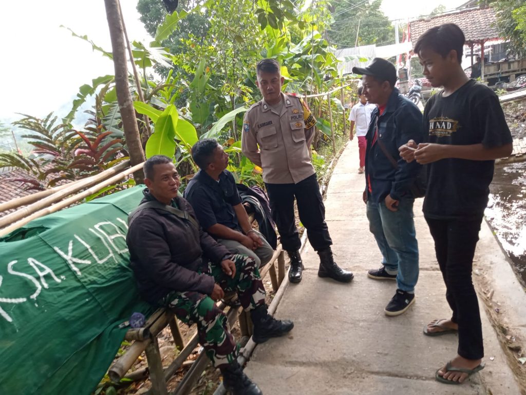 Polsek Gunungguruh Bersinergi dengan Babinsa Sambangi Warga Untuk Tingkatkan Harkamtibmas