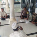 Pererat silaturahmi Bhabinkamtibmas Drajat Polsek kesambi Polres Cirebon Kota diskusi Kamtibmas