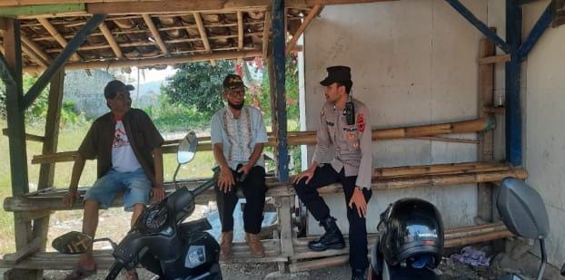 Sambangi Pangkalan Ojek, Patroli Polsek Cireunghas Berikan Himbauan Kamtibmas