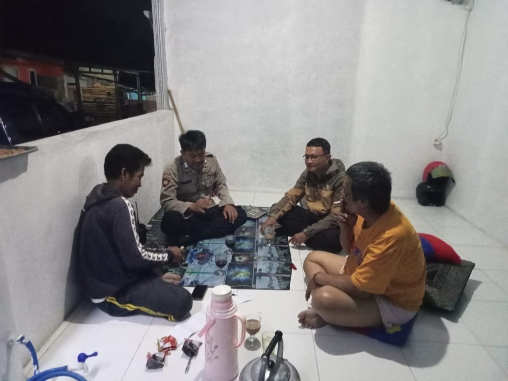 Polsek Lembursitu Patroli Mobile   untuk mengantisipasi gangguan kamtibmas secara rutin di wilayah hukum polsek Lembursitu