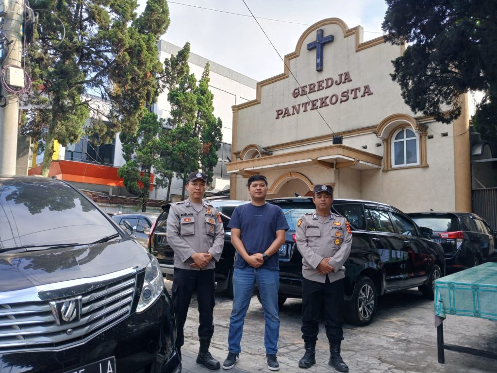 Berikan Rasa Aman, Polisi Lakukan Pengamanan Ibadah Rutin di Gereja  Pantekosta Sukabumi